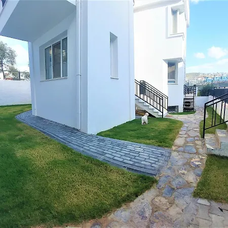 Ladies Beach - Poolside Detached - 4 Floor - 5 Bedroom - Sea View Villa Kuşadası