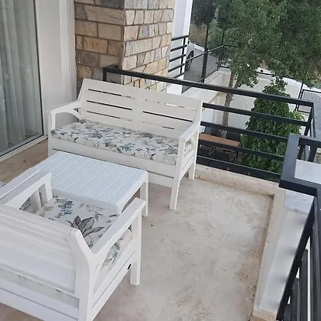 Ladies Beach - Poolside Detached - 4 Floor - 5 Bedroom - Sea View Вилла *