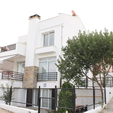 Вилла Ladies Beach - Poolside Detached - 4 Floor - 5 Bedroom - Sea View Кушадасы
