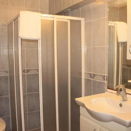 Вилла Ladies Beach - Poolside Detached - 4 Floor - 5 Bedroom - Sea View *